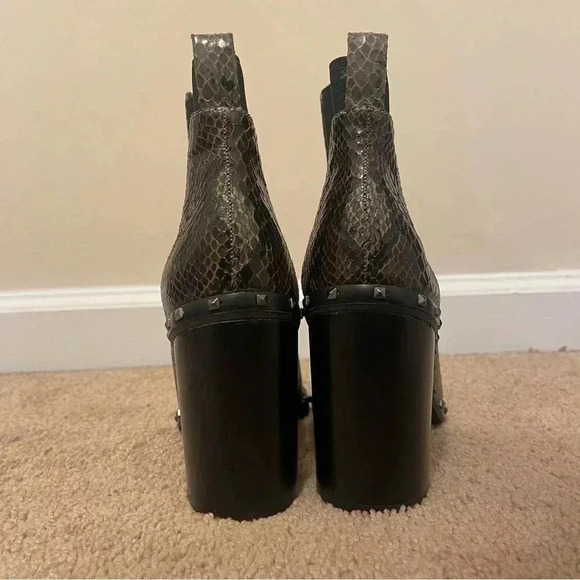 Dodger Snakeskin-Print Chelsea Boots 🔥 gunmetal-tone stud accents Size 9.5 - Picture 7 of 10
